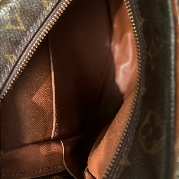 Louis Vuitton Dunube Crossbody - Picture 13 of 14